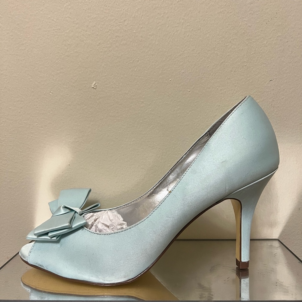 light blue bow pumps